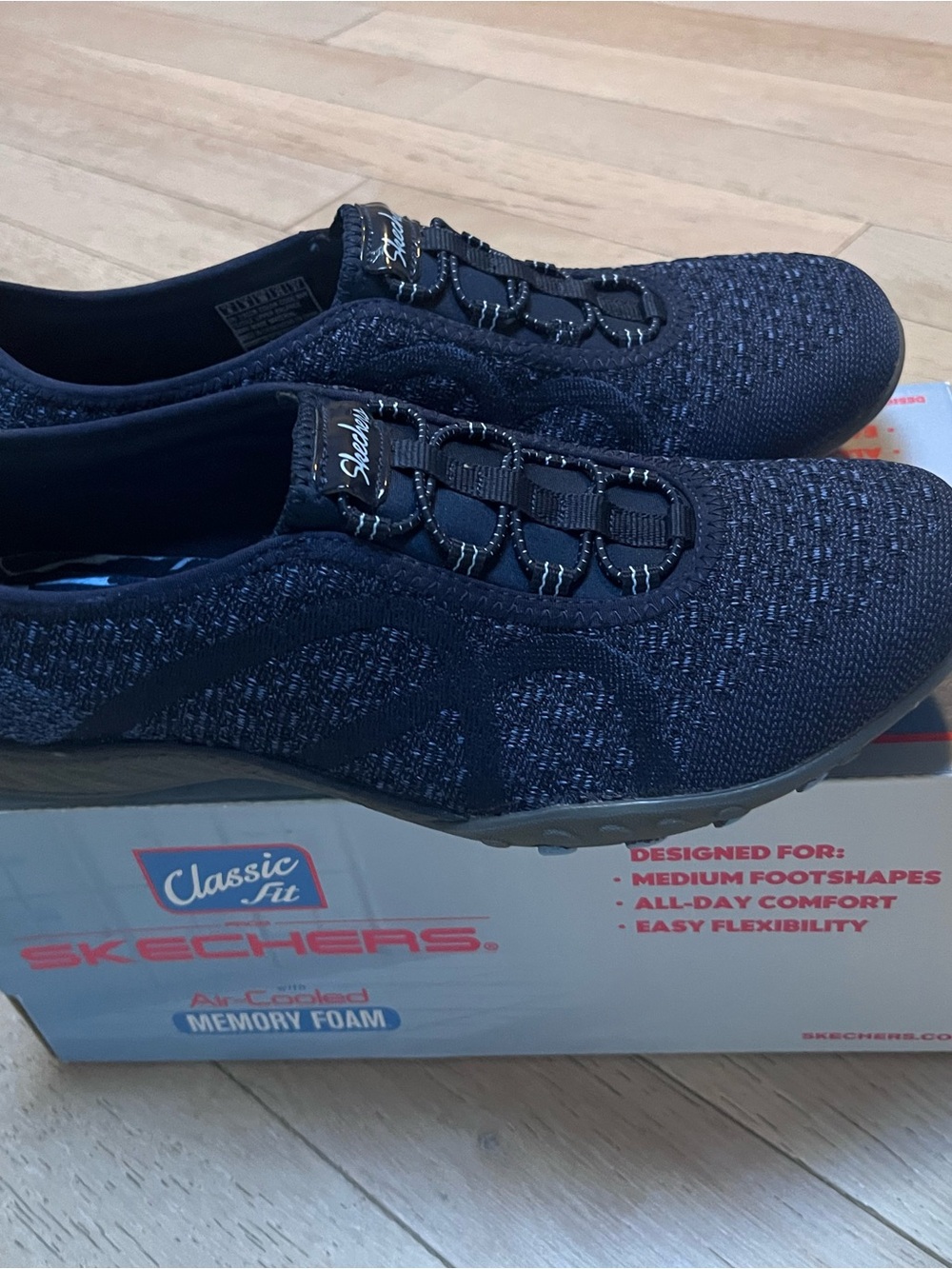 New Skechers womens slip on Memory Foam Sneaker - 8.5 seager infield